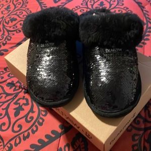 Women Bear Paw Black Sequin Slides Size 10 fit like a 9 Medium Width